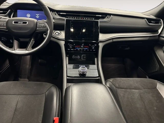 Used 2024 Silver Jeep Altitude image 10