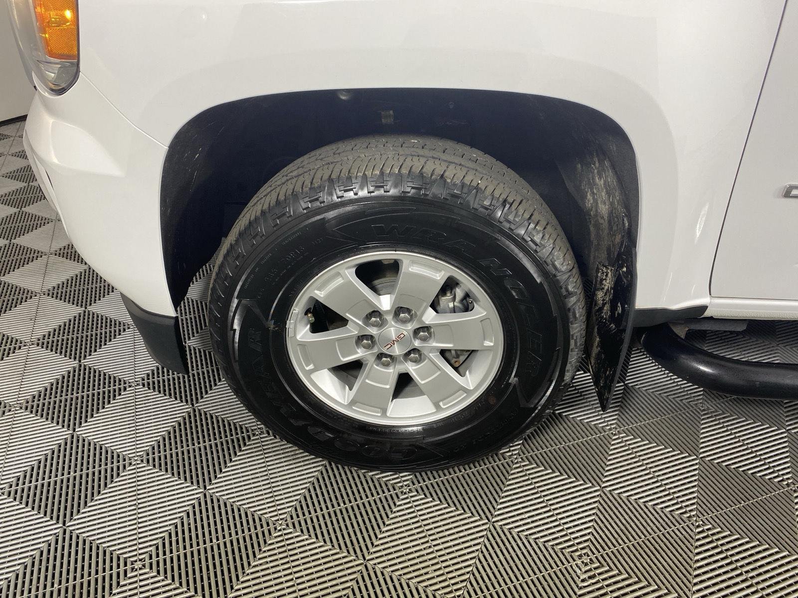 Used 2016 Summit White GMC 2WD image 10