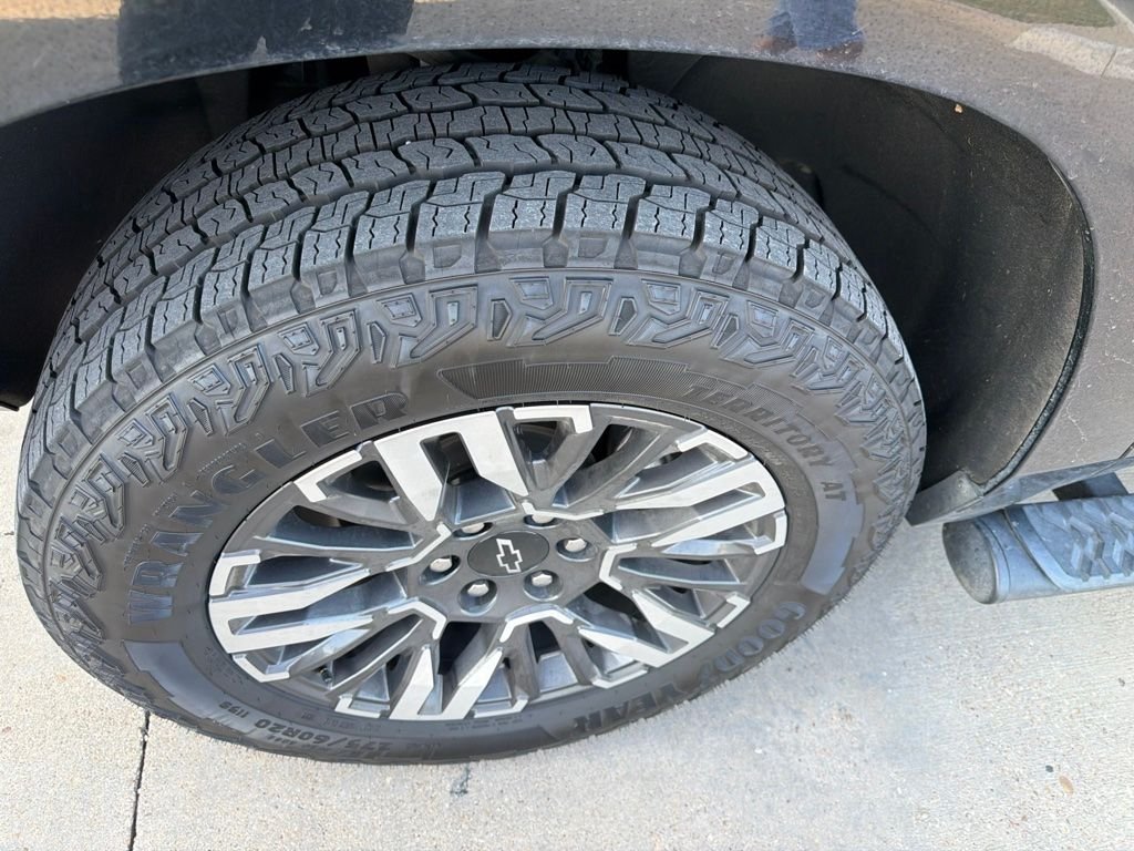 Used 2022 Black Chevrolet Z71 image 4