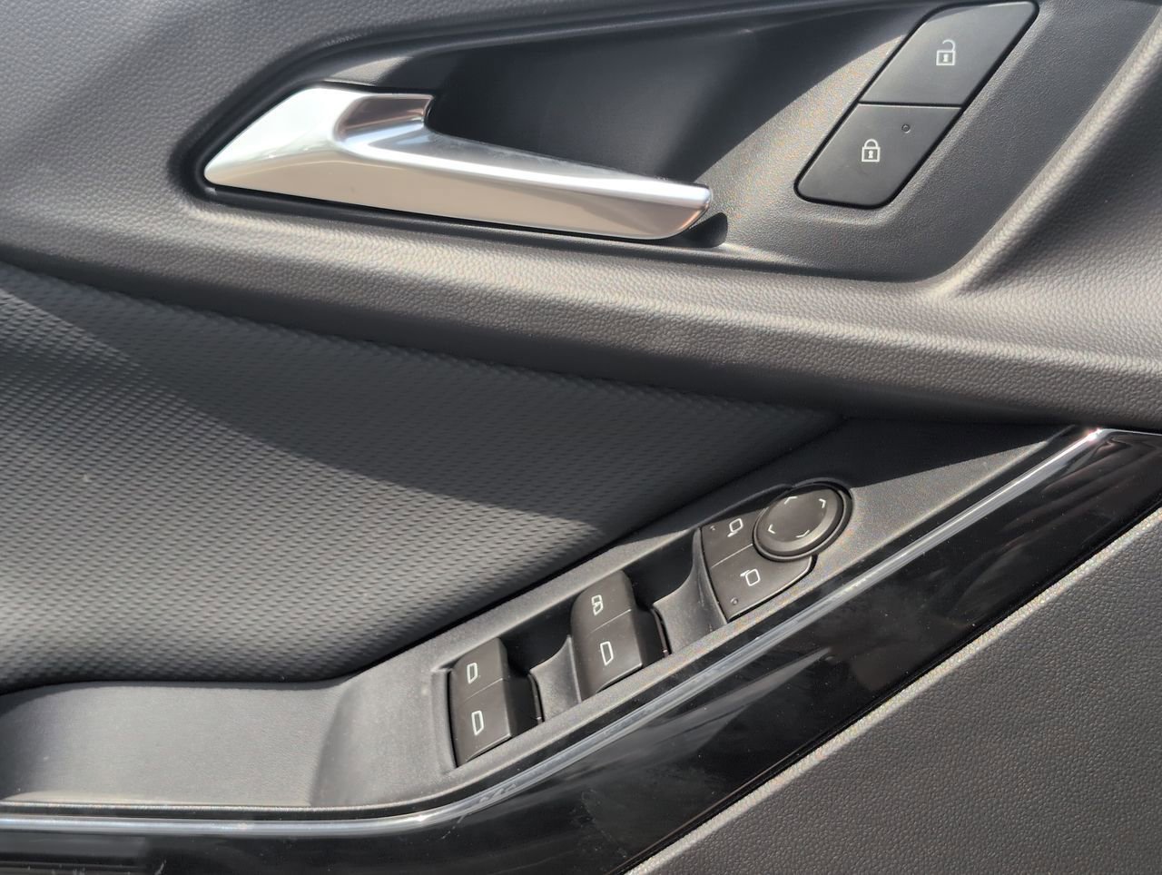 2026 Chevrolet Equinox LT - Photo 23