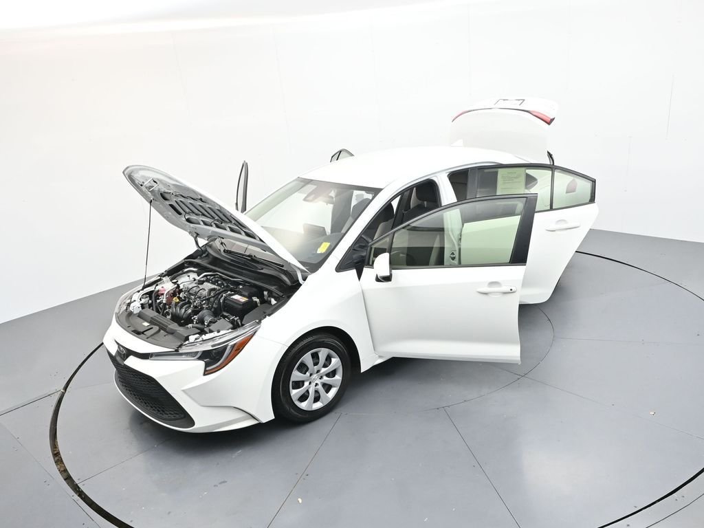 Used 2022 White Toyota LE image 32