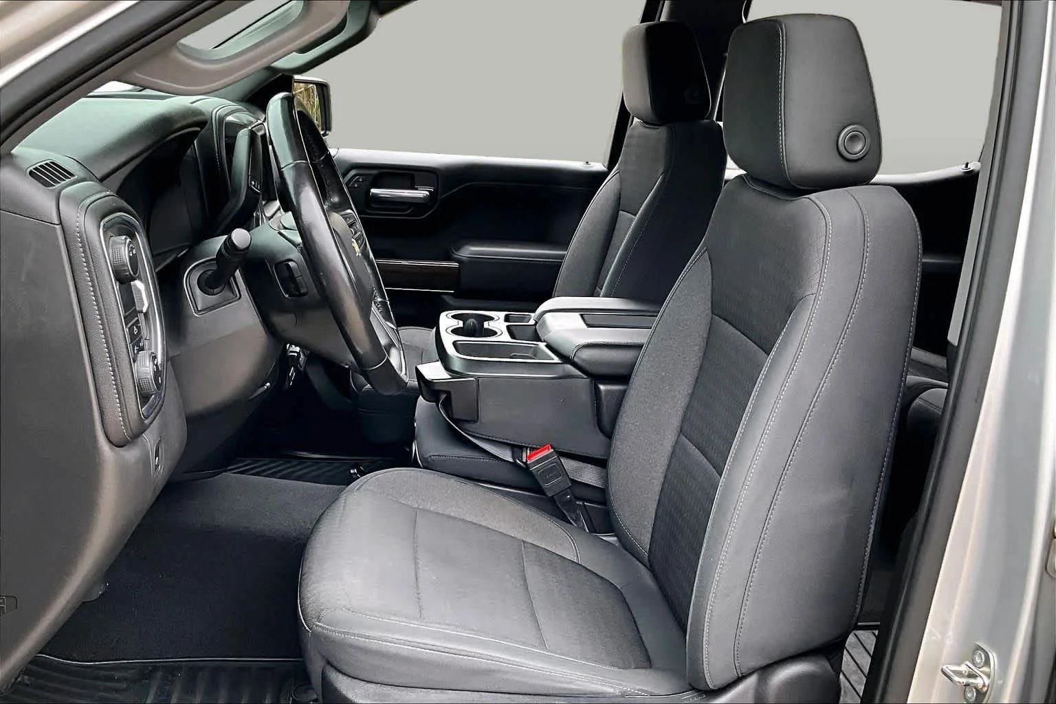Used 2020 Silver Ice Metallic Chevrolet LT image 8