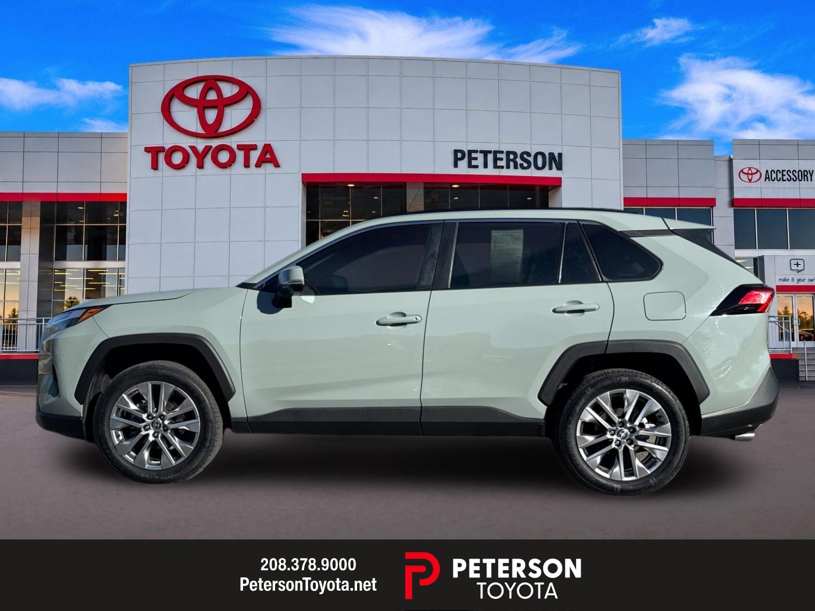 Used 2023  Toyota XLE Premium image 6