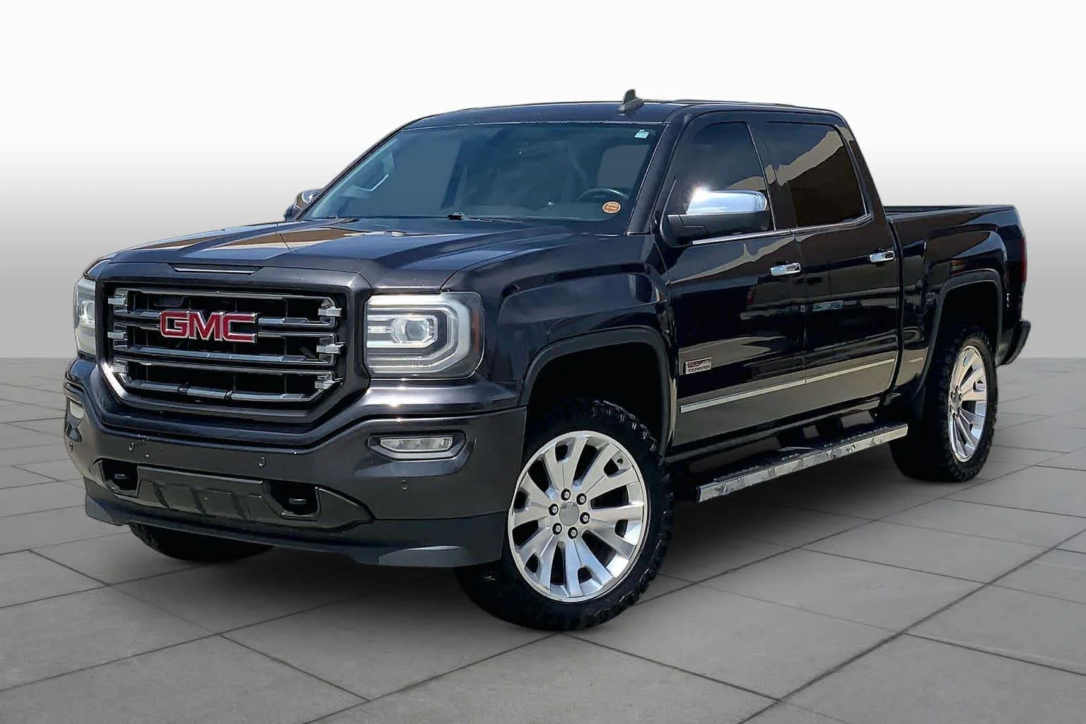 2016 GMC Sierra 4WD Crew Cab Short Box SLT w/R8J's photo