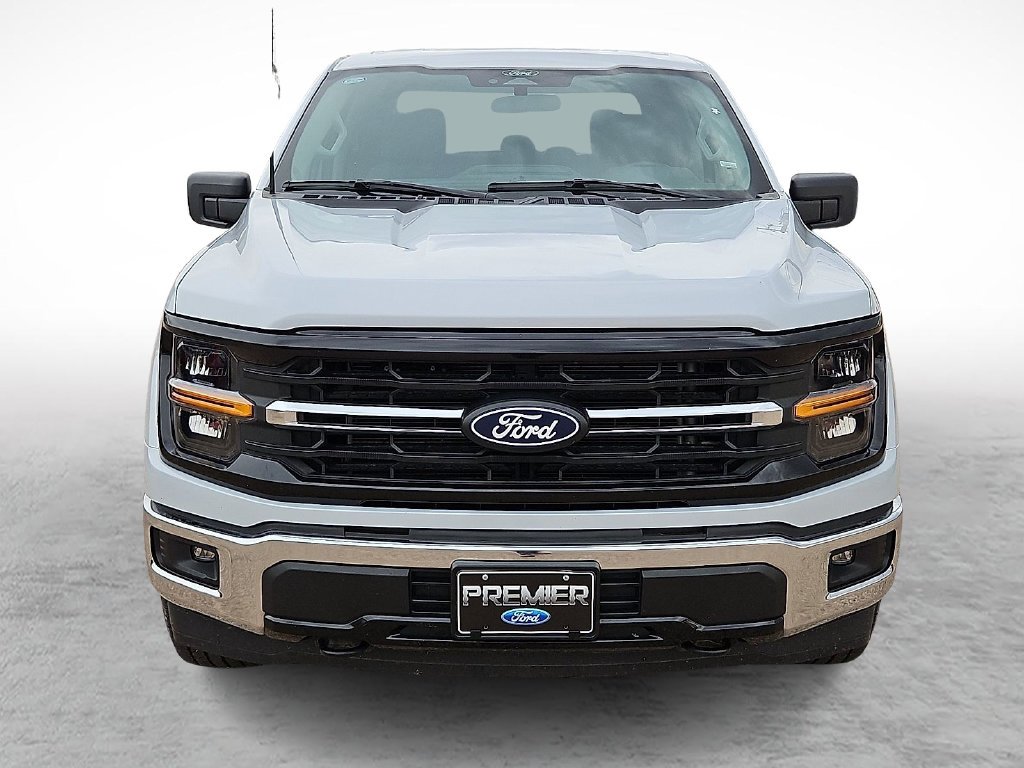 Used 2025 White Metallic Ford XLT image 3