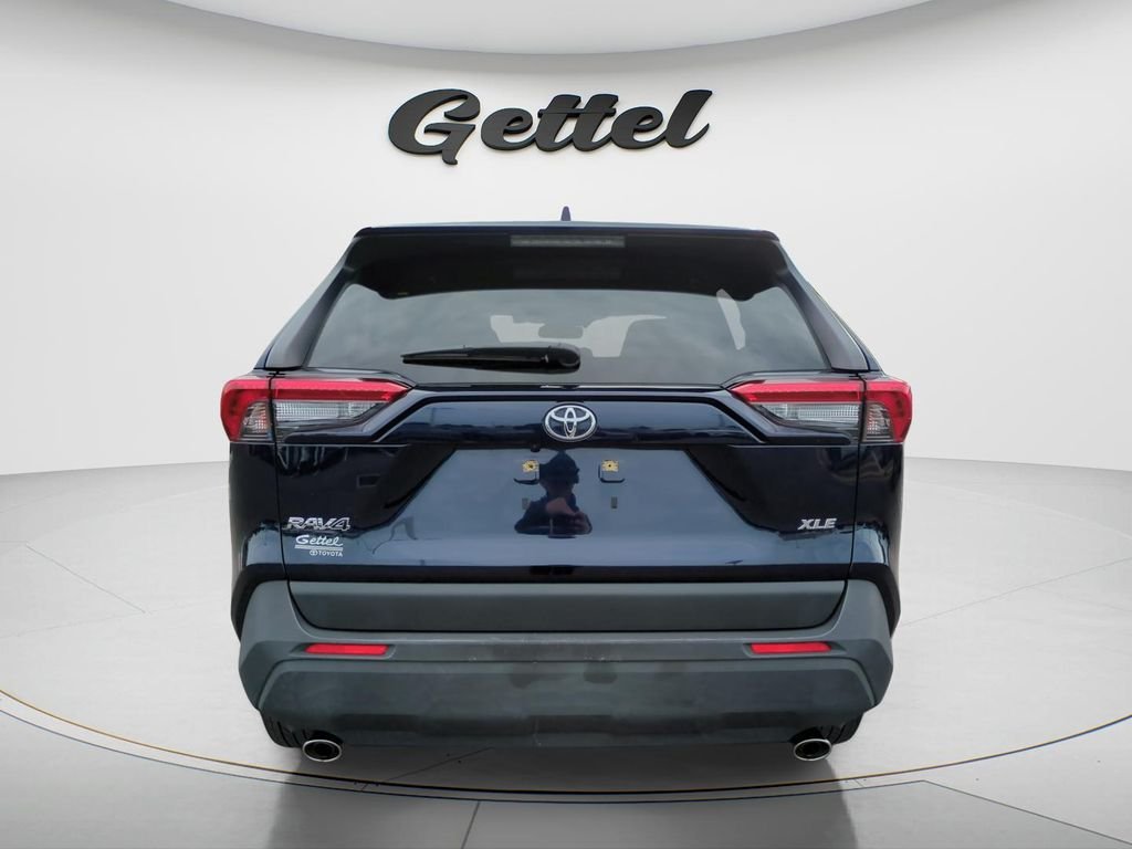 Used 2022  Toyota XLE Premium image 6