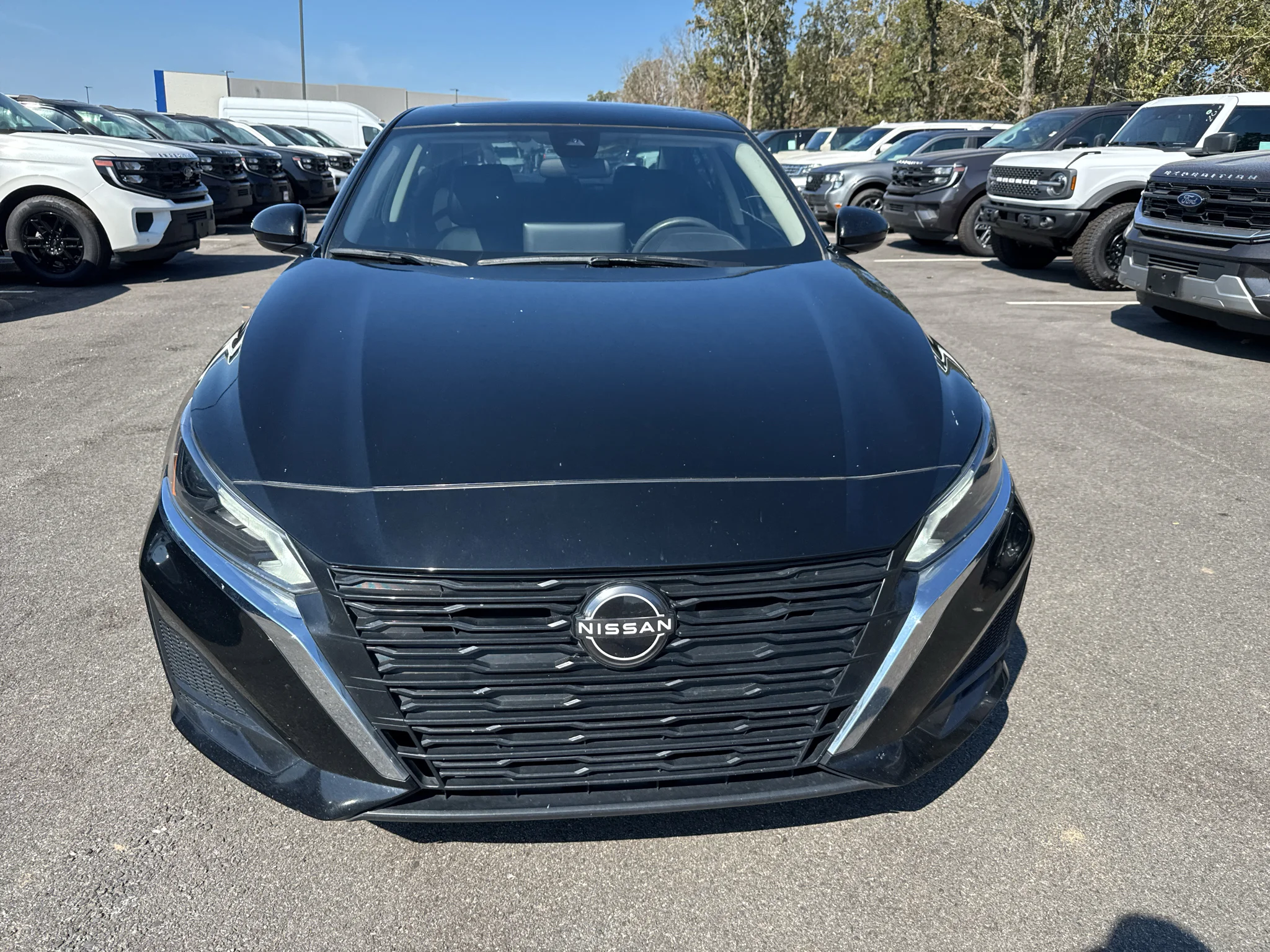 Used 2024 Super Black Nissan 2.5 SV image 2