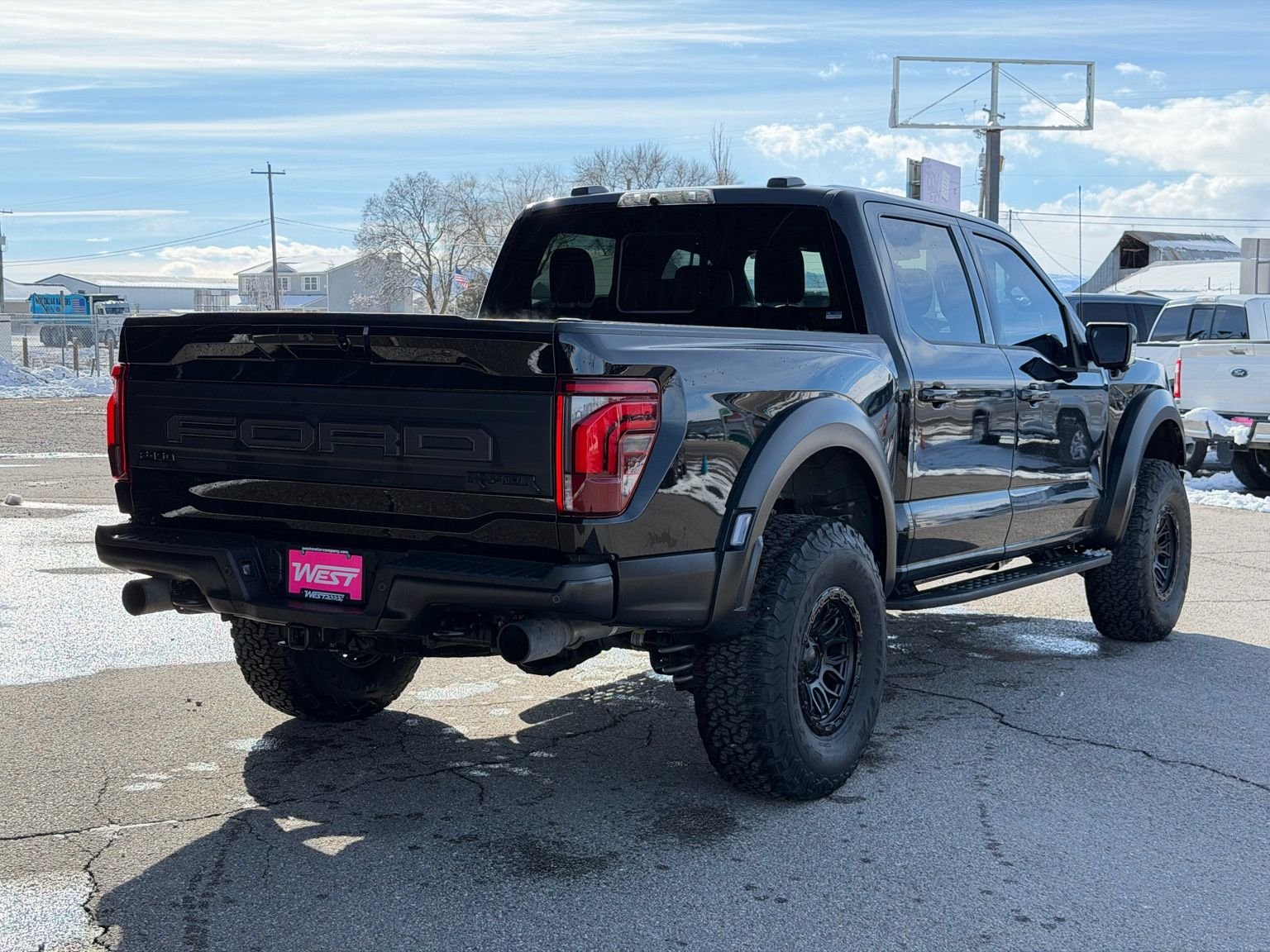 View vehicle photo 7