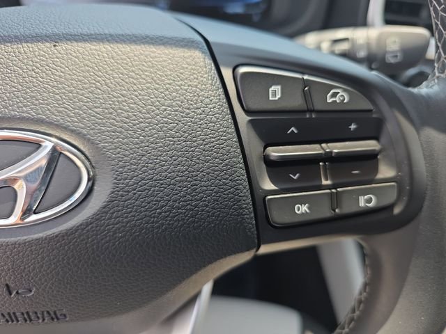 Used 2025 White Hyundai SEL image 18