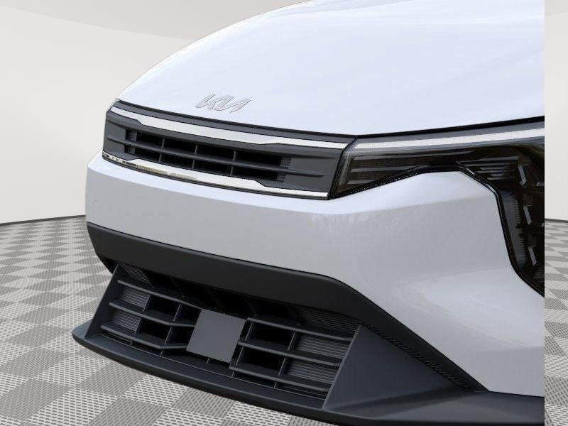 New 2025 Snow White Pearl Kia LX image 31
