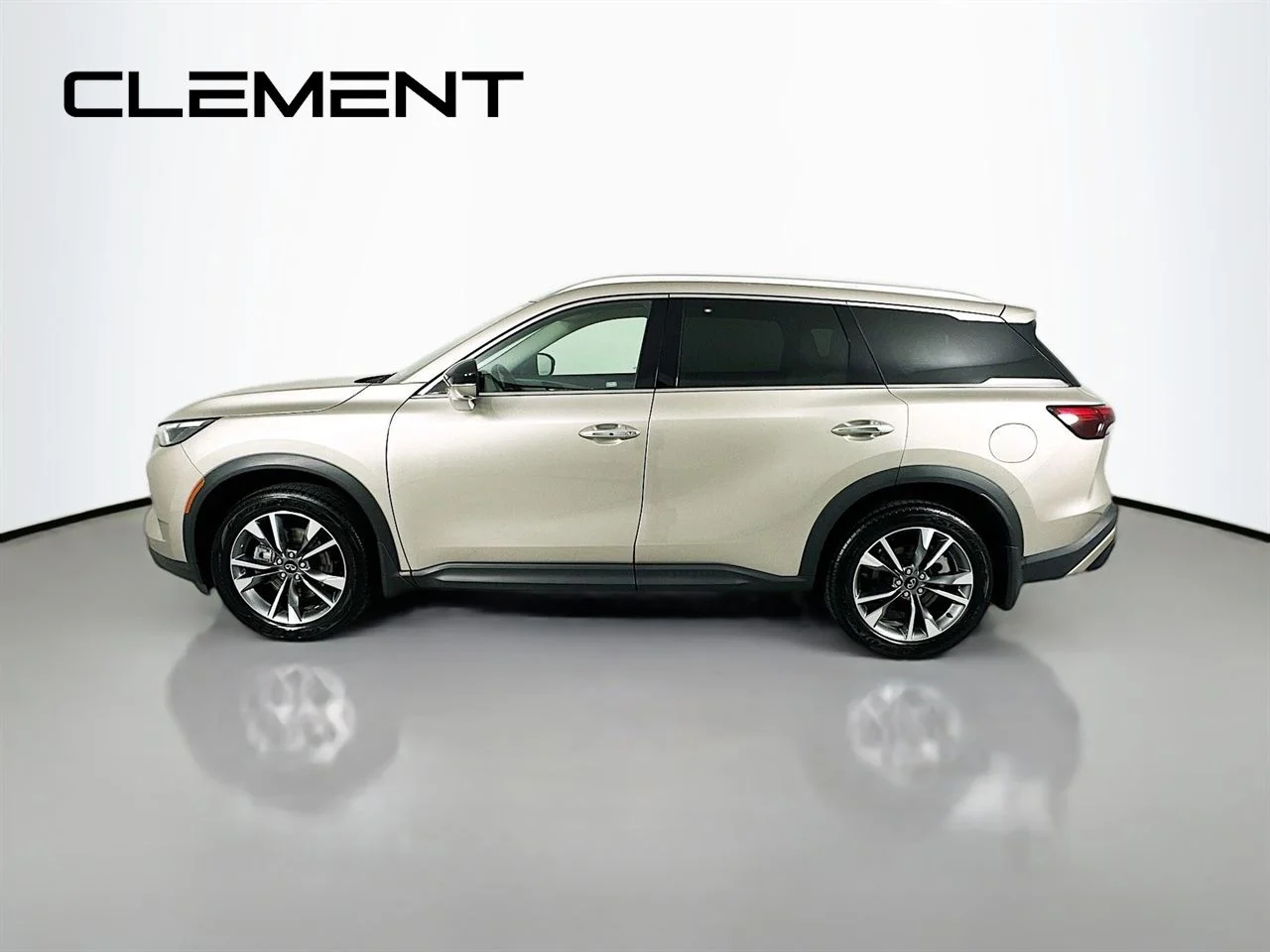 Used 2023 Warm Titanium INFINITI LUXE image 6