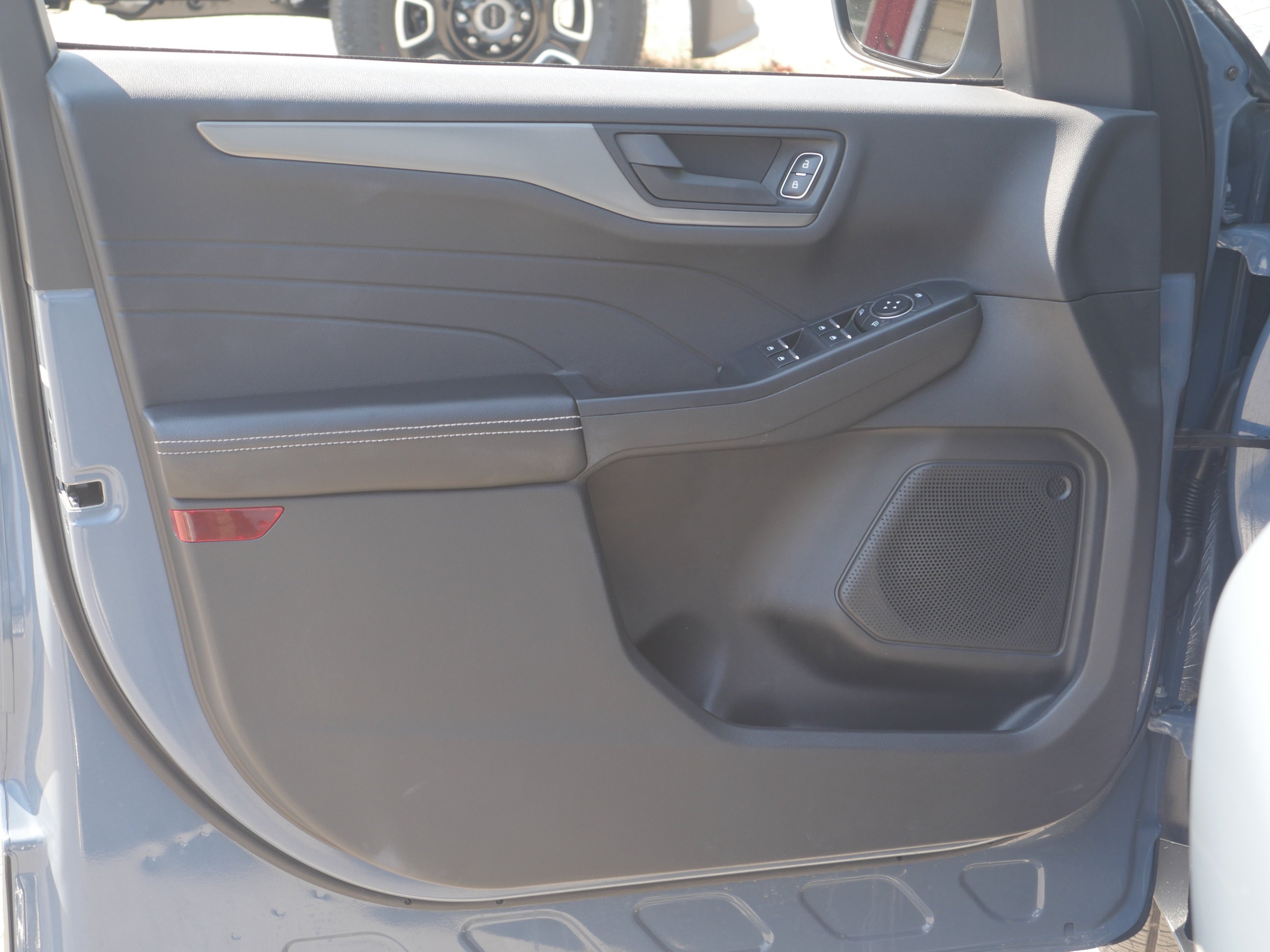 Certified Used 2025 Vapor Blue Metallic Ford Active image 33