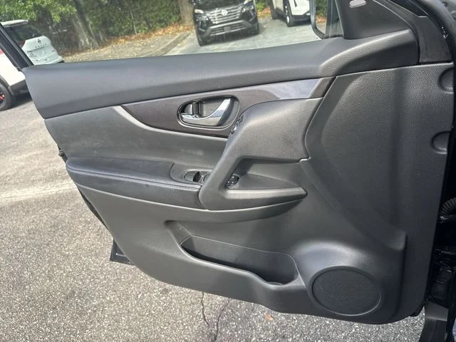 Used 2019 Black Nissan S image 24
