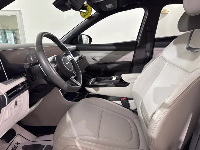 Used 2025  Hyundai Limited image 18