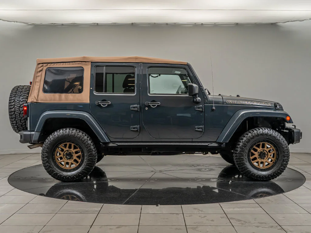 Used 2018 Rhino Clearcoat Jeep Unlimited Sport image 4