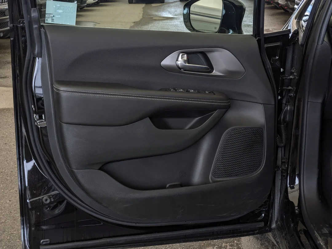New 2026 Black Chrysler SXT - - FWD - Stow n Go Seats - Power Sliding Doors - Heated Seats - Adaptive Cruise & More! image 11
