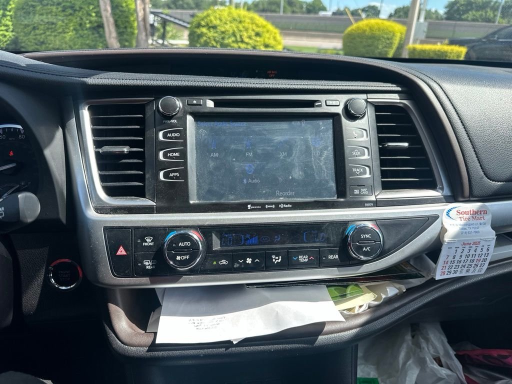Used 2018 Black Toyota XLE image 4