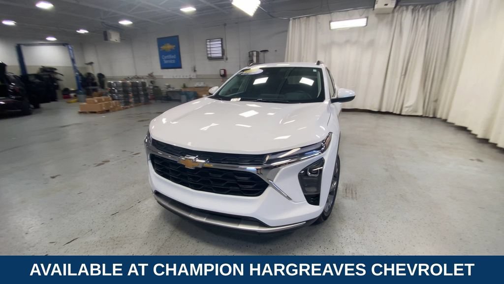 Used 2024 Summit White Chevrolet LT image 5