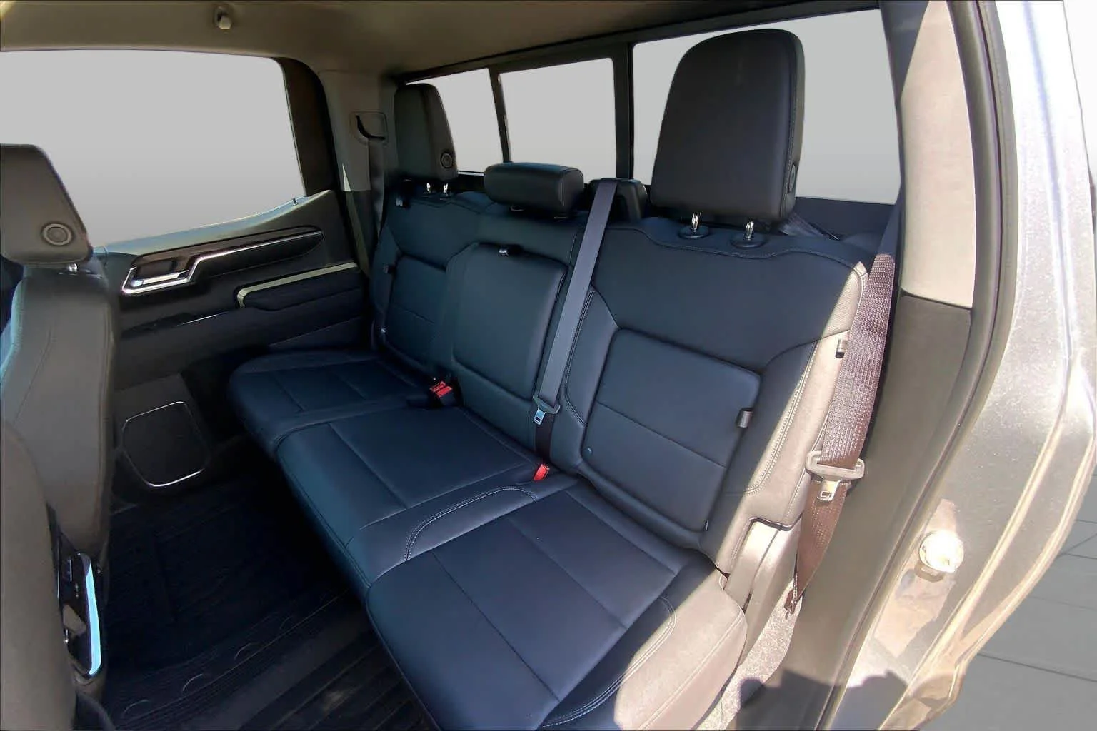 Used 2024 Sterling Metallic GMC SLT image 21