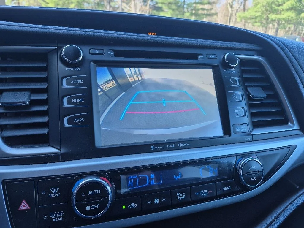 Used 2016 Gray Toyota XLE V6 image 28
