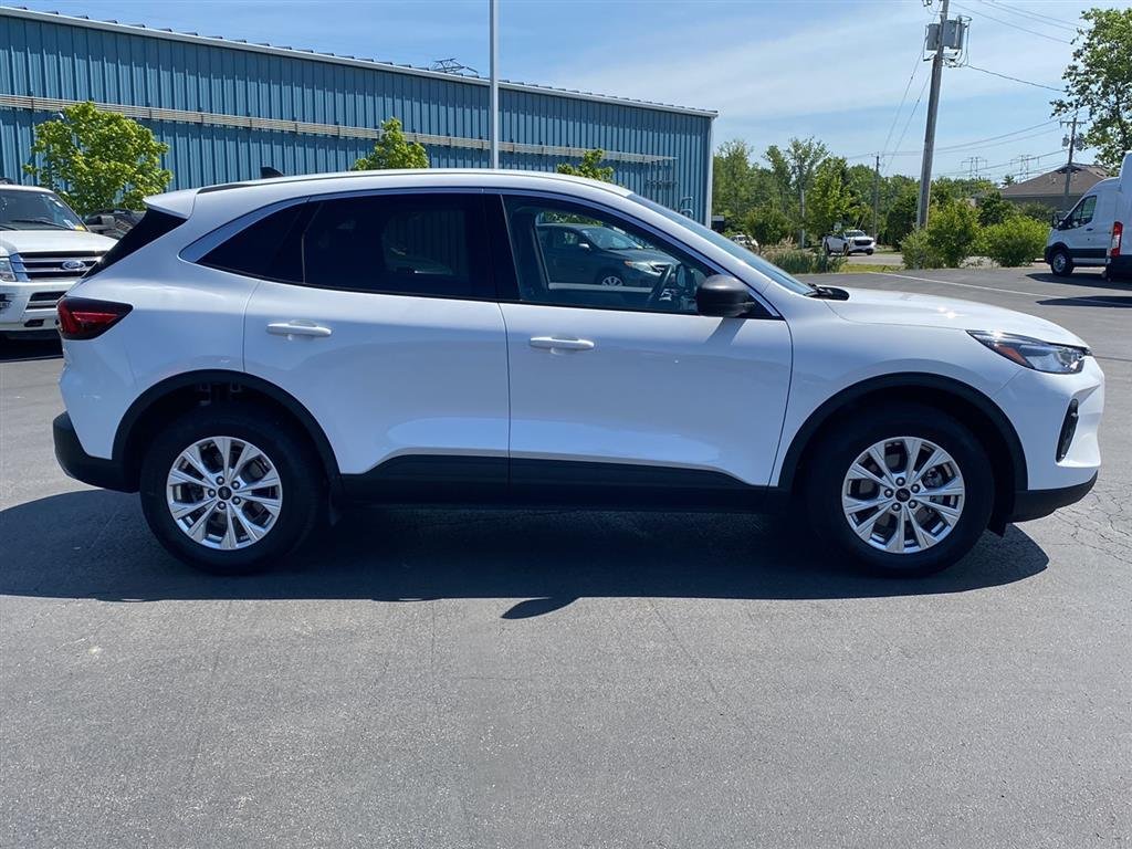 Used 2023 Oxford White Ford Active image 11