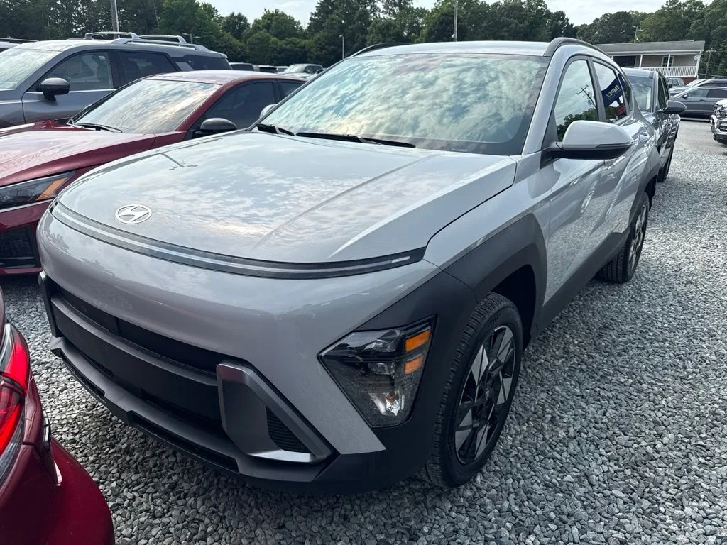 Used 2025 Gray Hyundai SEL image 1