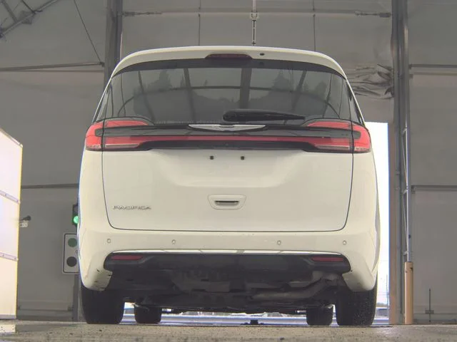 Used 2023 White Chrysler Touring L image 7