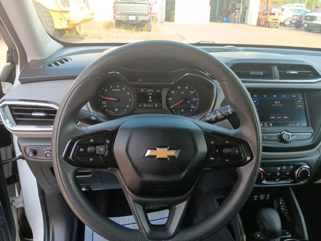 Used 2021 Summit White Chevrolet LT image 17