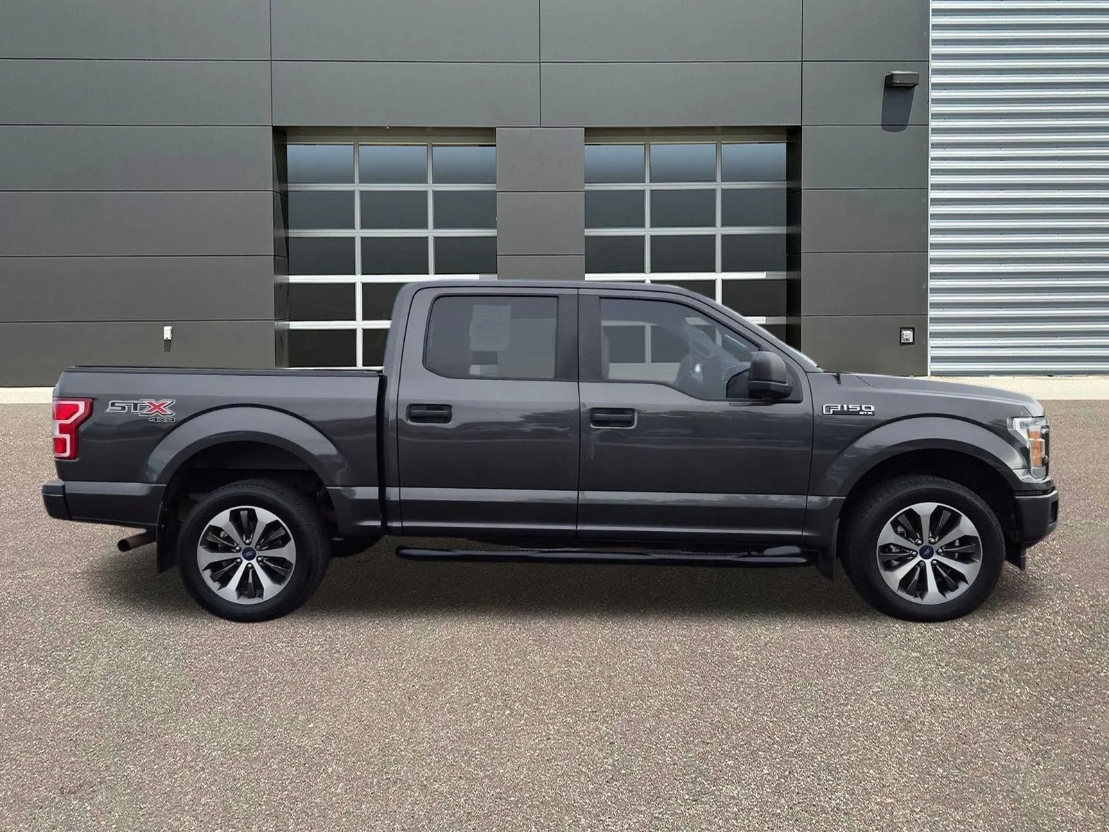 Used 2019 Magnetic Metallic Ford XL image 4