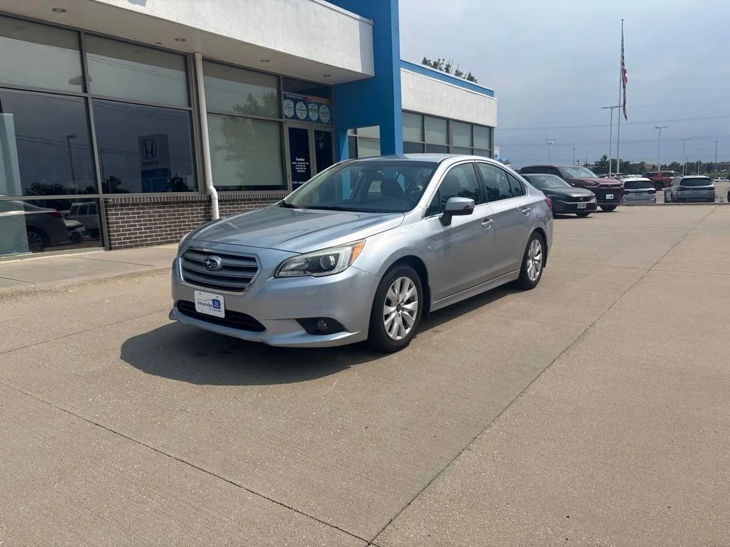 Used 2015 Silver Subaru 2.5i Premium image 1