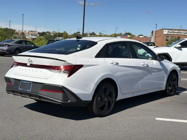 Used 2026 White Hyundai SEL Sport image 13