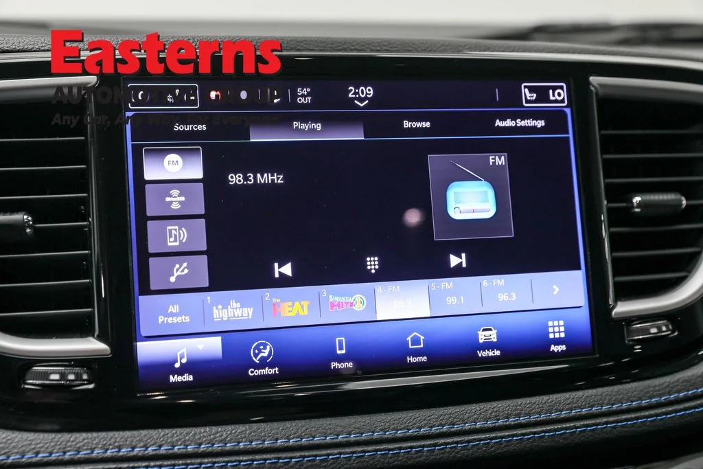 Used 2021 Gray Chrysler Touring L image 19