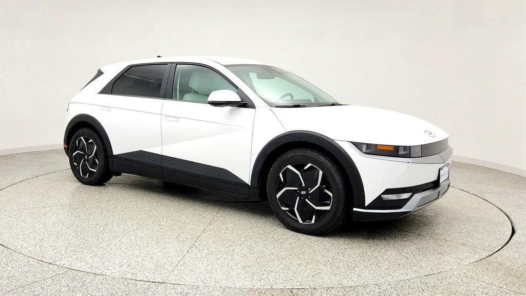 Used 2023 Atlas White Hyundai SEL AWD image 3