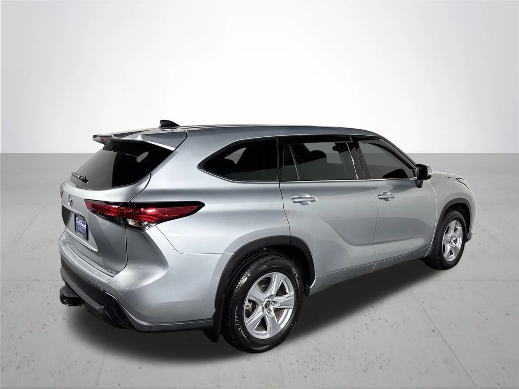 Used 2022 Silver Toyota L image 6