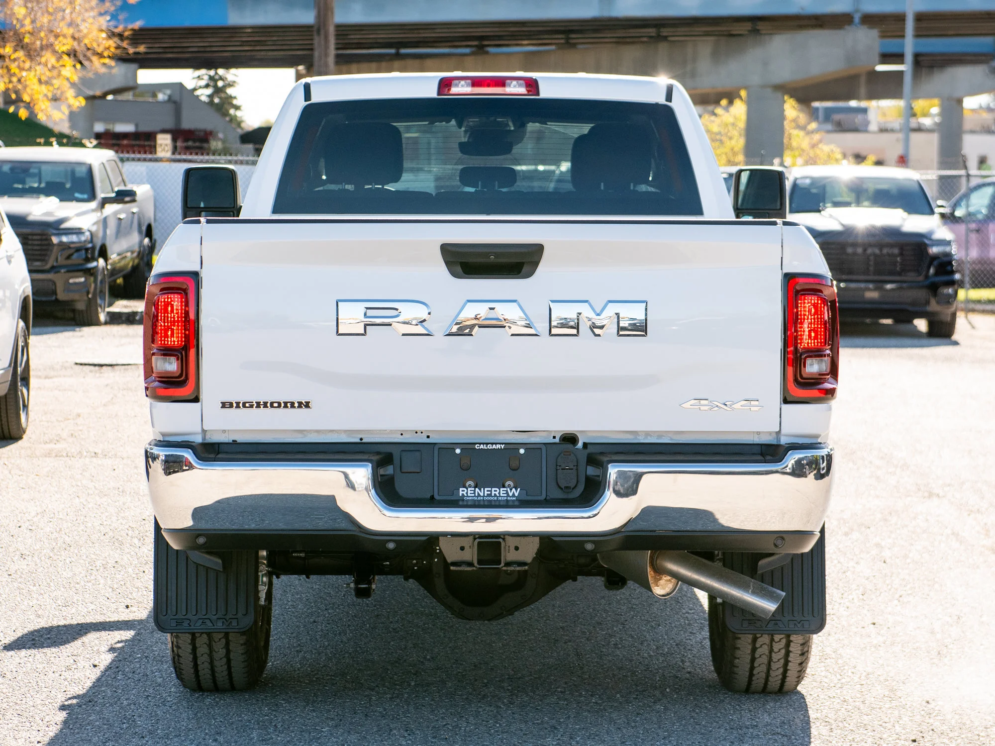 New 2027 White RAM Big Horn* Crew Cab 4x4, 8