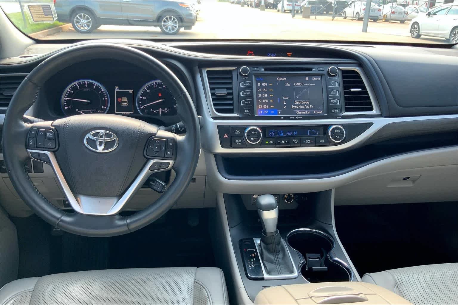 Used 2017 Blizzard Pearl Toyota Limited image 16