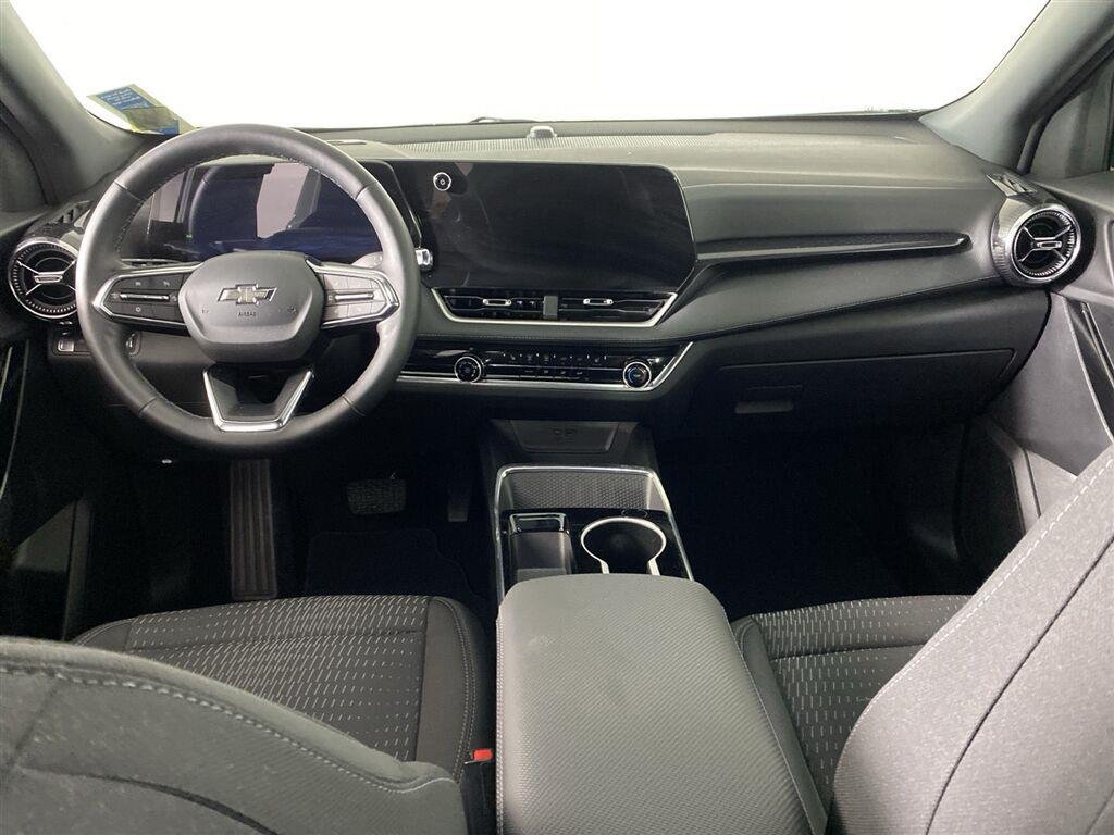 Used 2025 Gr Chevrolet  image 2