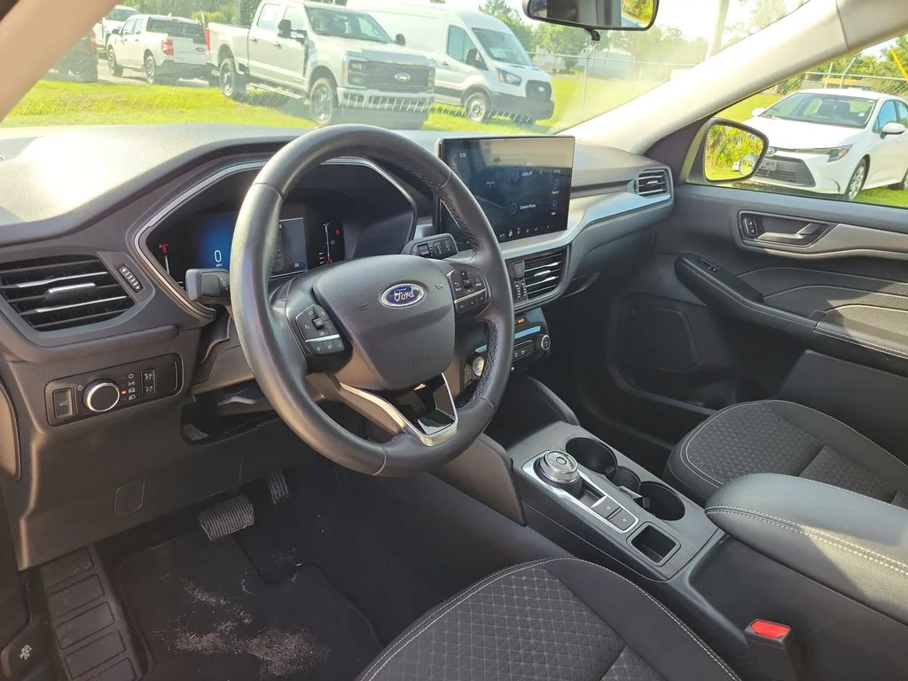 Used 2023 White Ford Active image 14