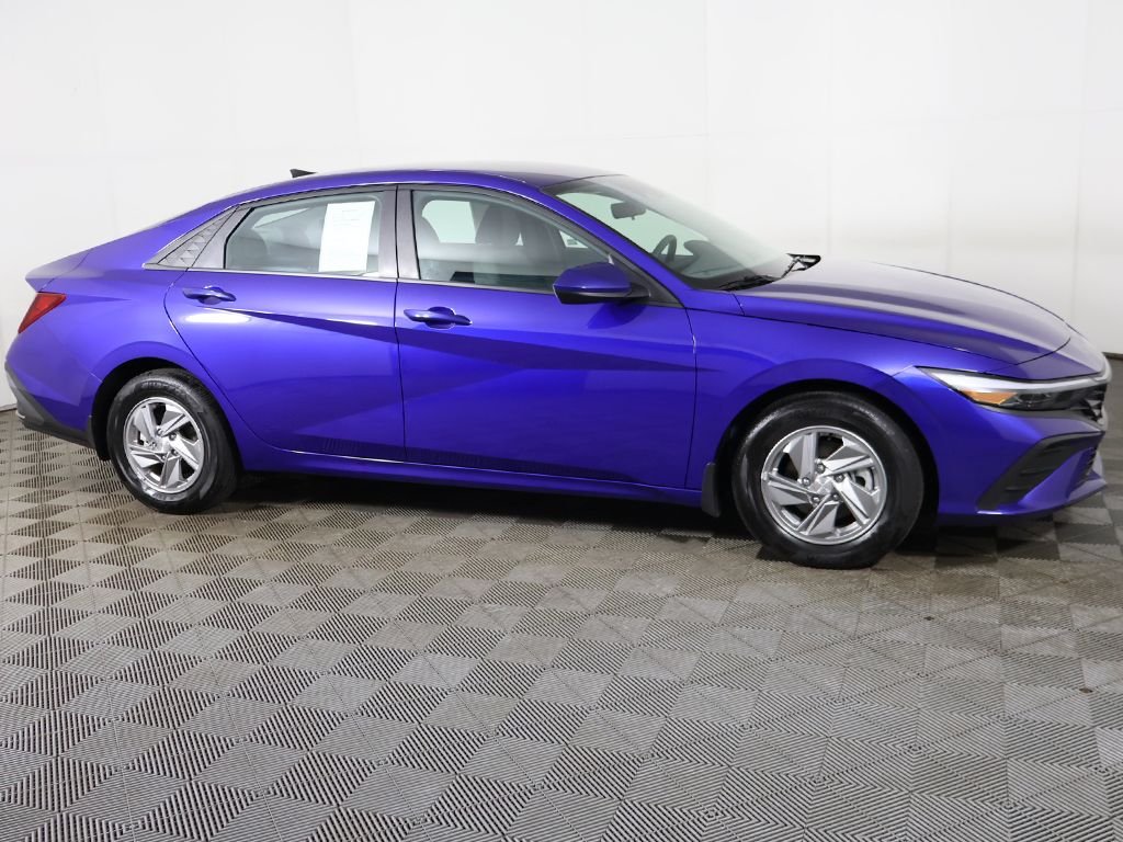 Used 2025 Blue Hyundai SE image 16