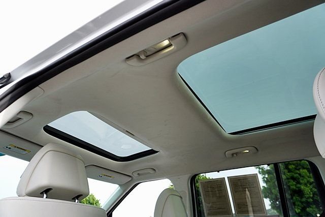 Used 2025 White Hyundai Calligraphy image 21