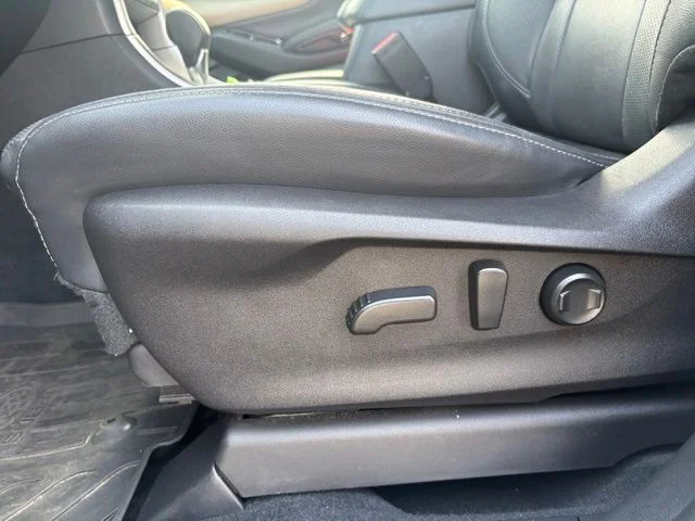 Used 2022 Silver Subaru Limited image 10
