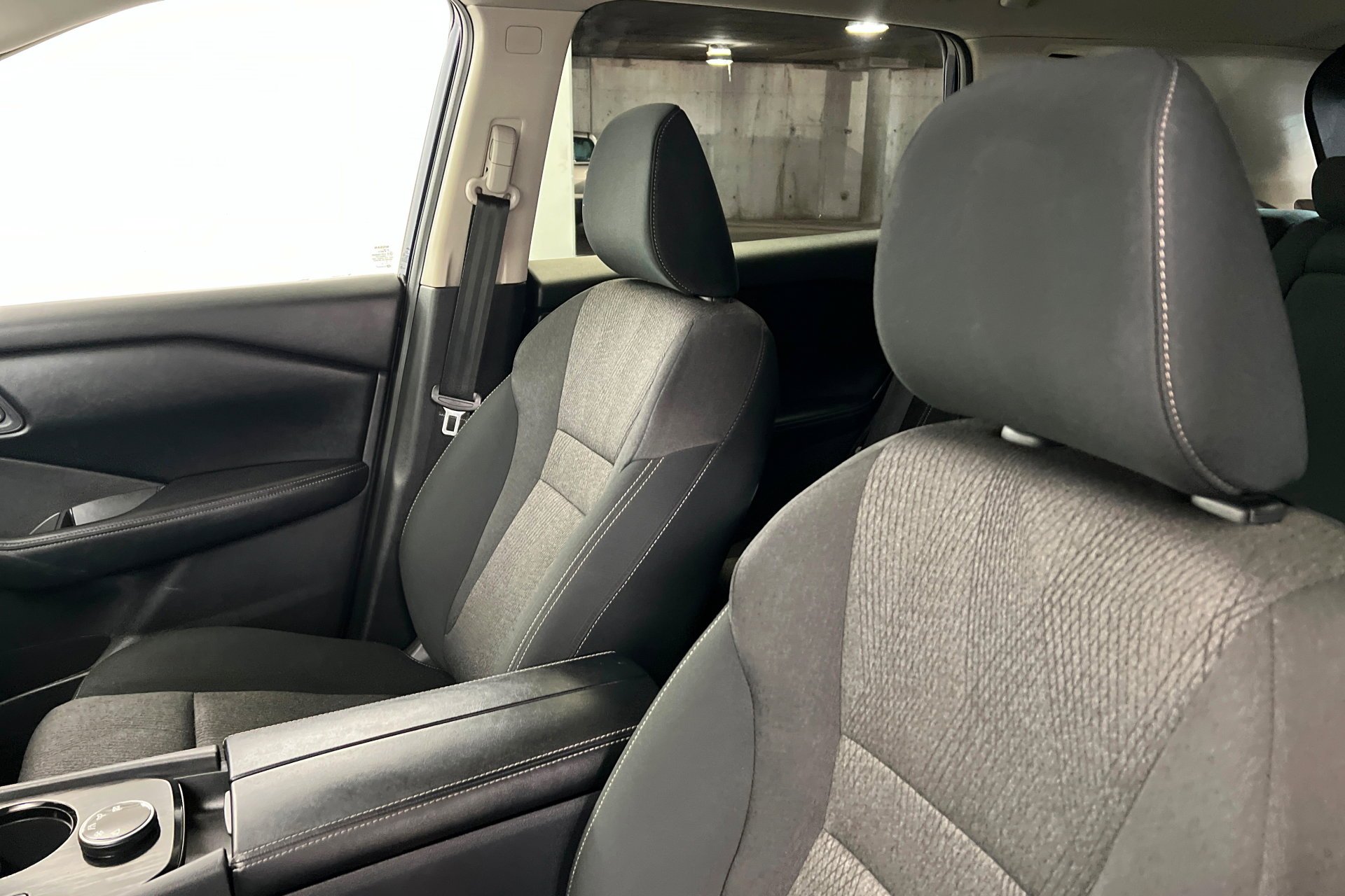 Used 2024 Deep Ocean Blue Pearl Nissan SV image 17
