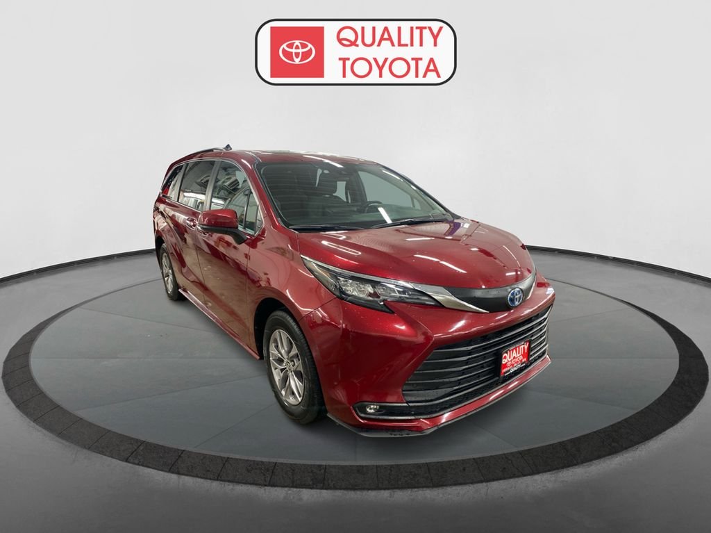 Used 2025 Toyota Sienna XLE with VIN 5TDYSKFC2SS157149 for sale in Fergus Falls, Minnesota