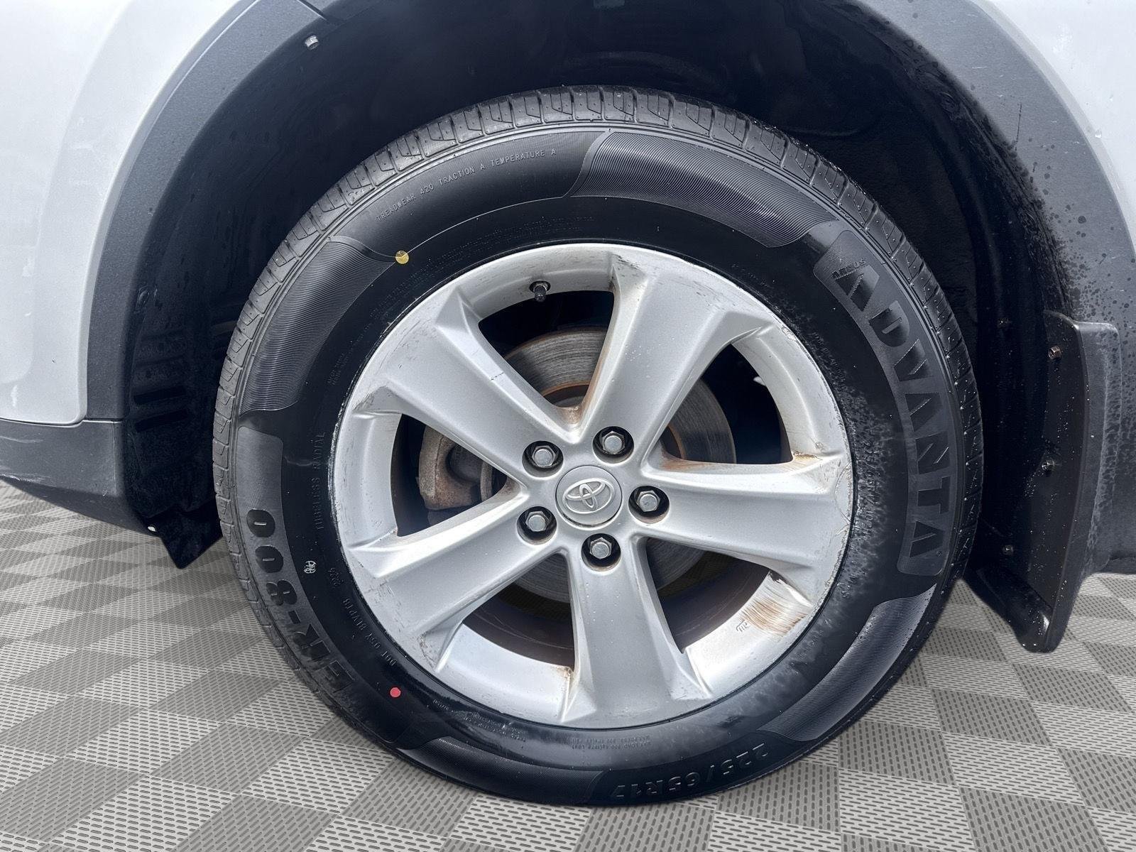 Used 2014 Classic Silver Metallic Toyota XLE image 6
