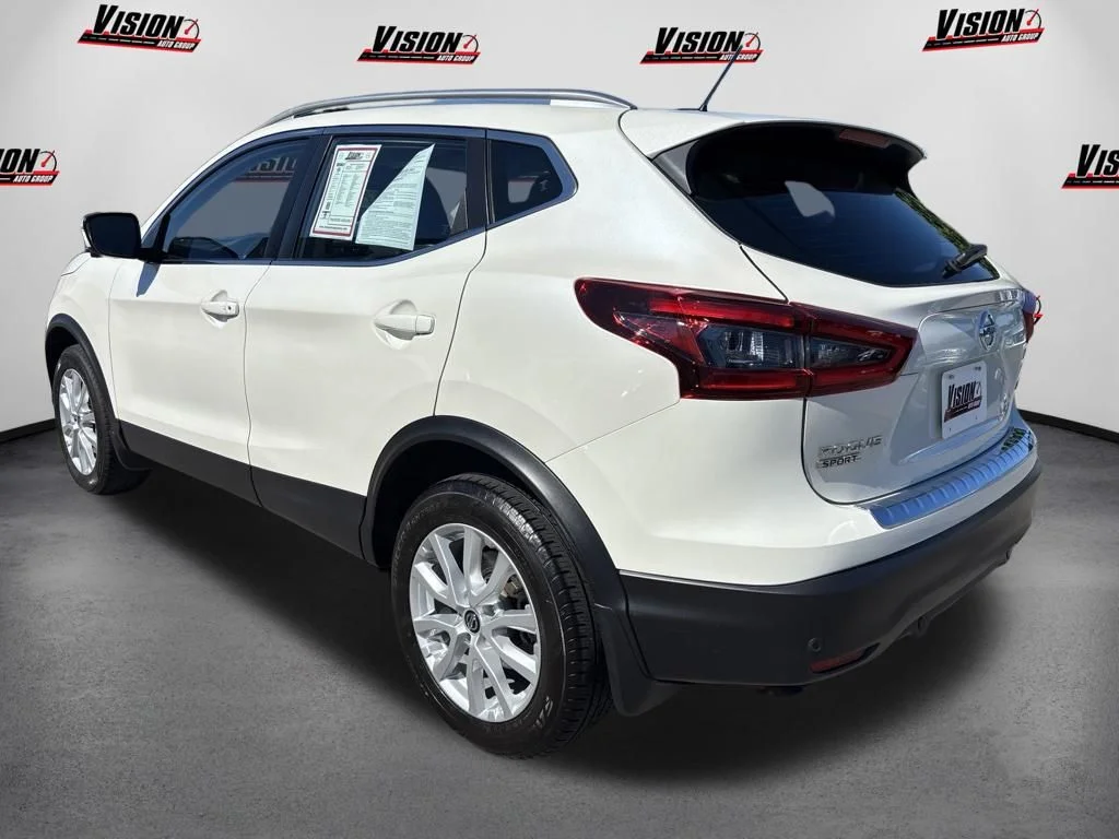 Used 2022 White Nissan SV image 8