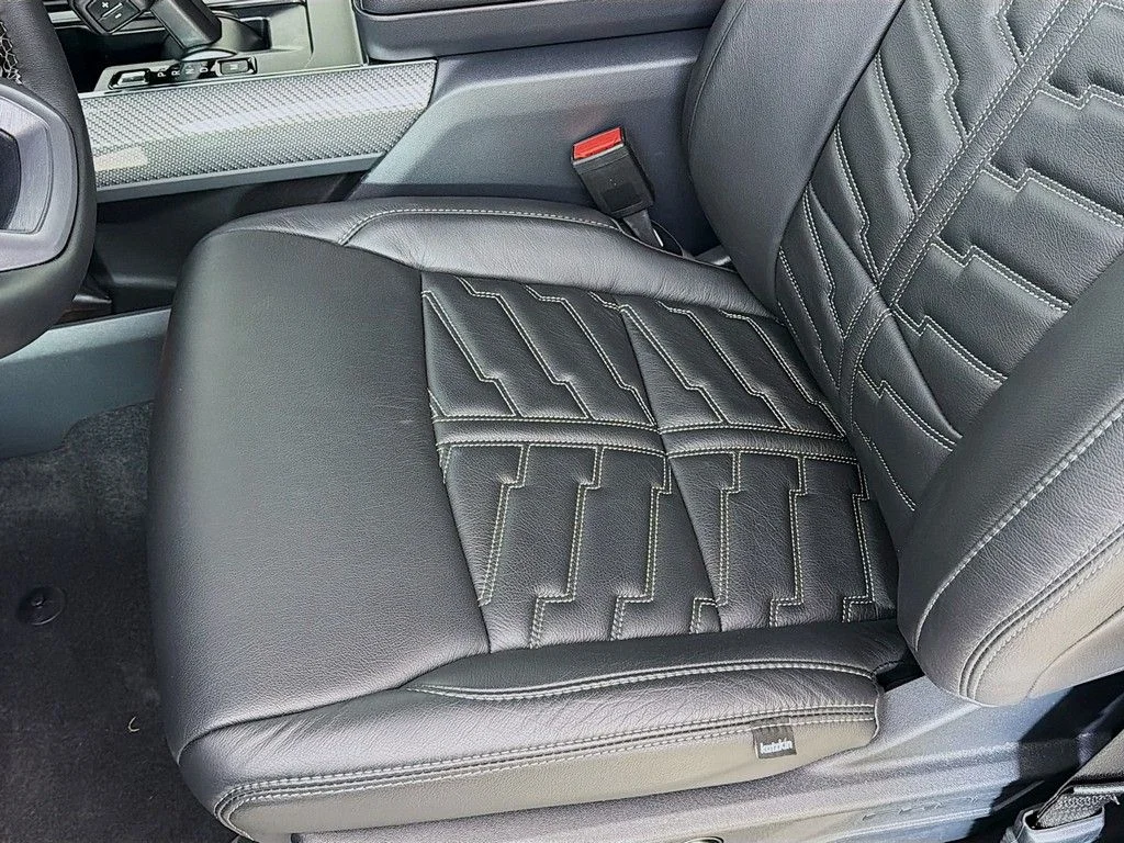 New 2025 Agate Black Metallic Ford XLT image 23