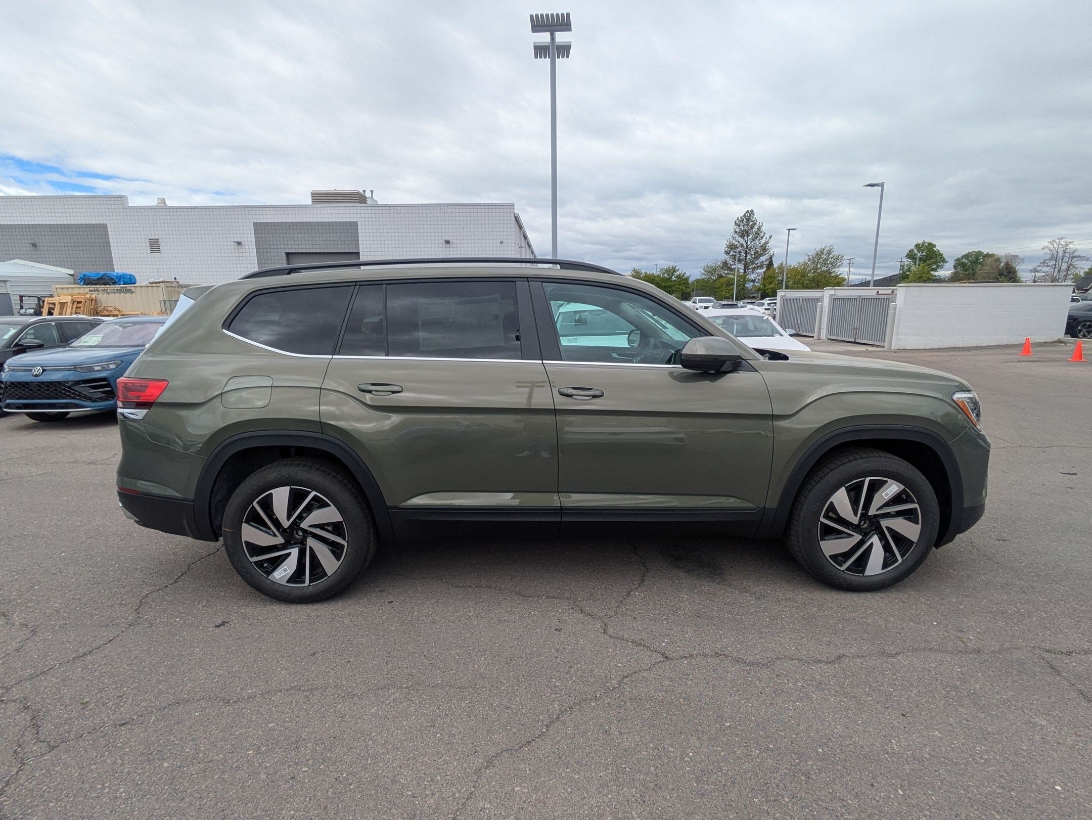 New 2026 Avocado Green Pearl Volkswagen 2.0T SE w/Technology image 2