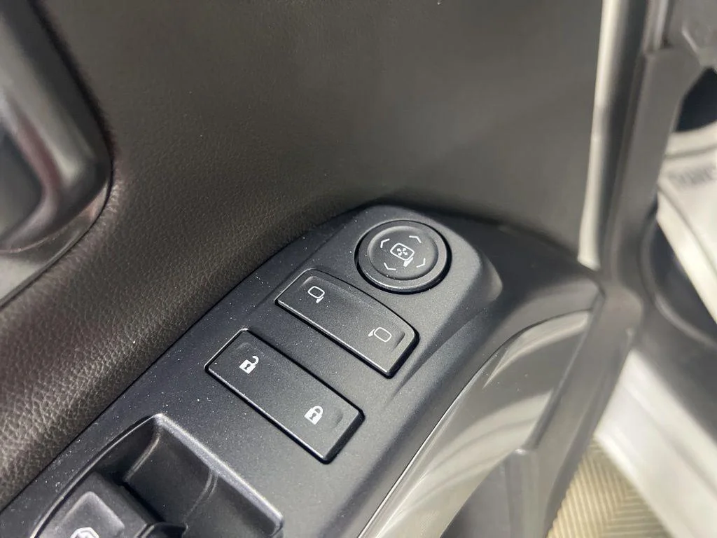 Used 2016 SILVER ICE METALLIC Chevrolet LT image 10