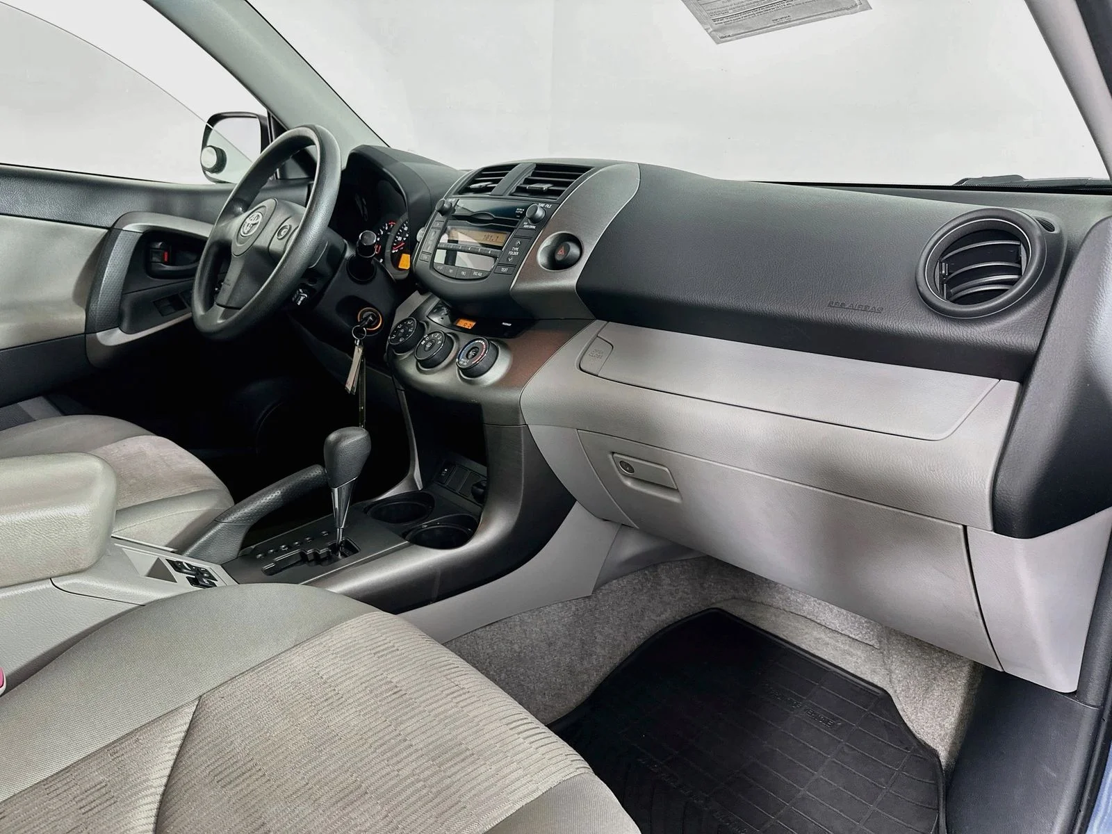 Used 2009 Pacific Blue Metallic Toyota Base image 25