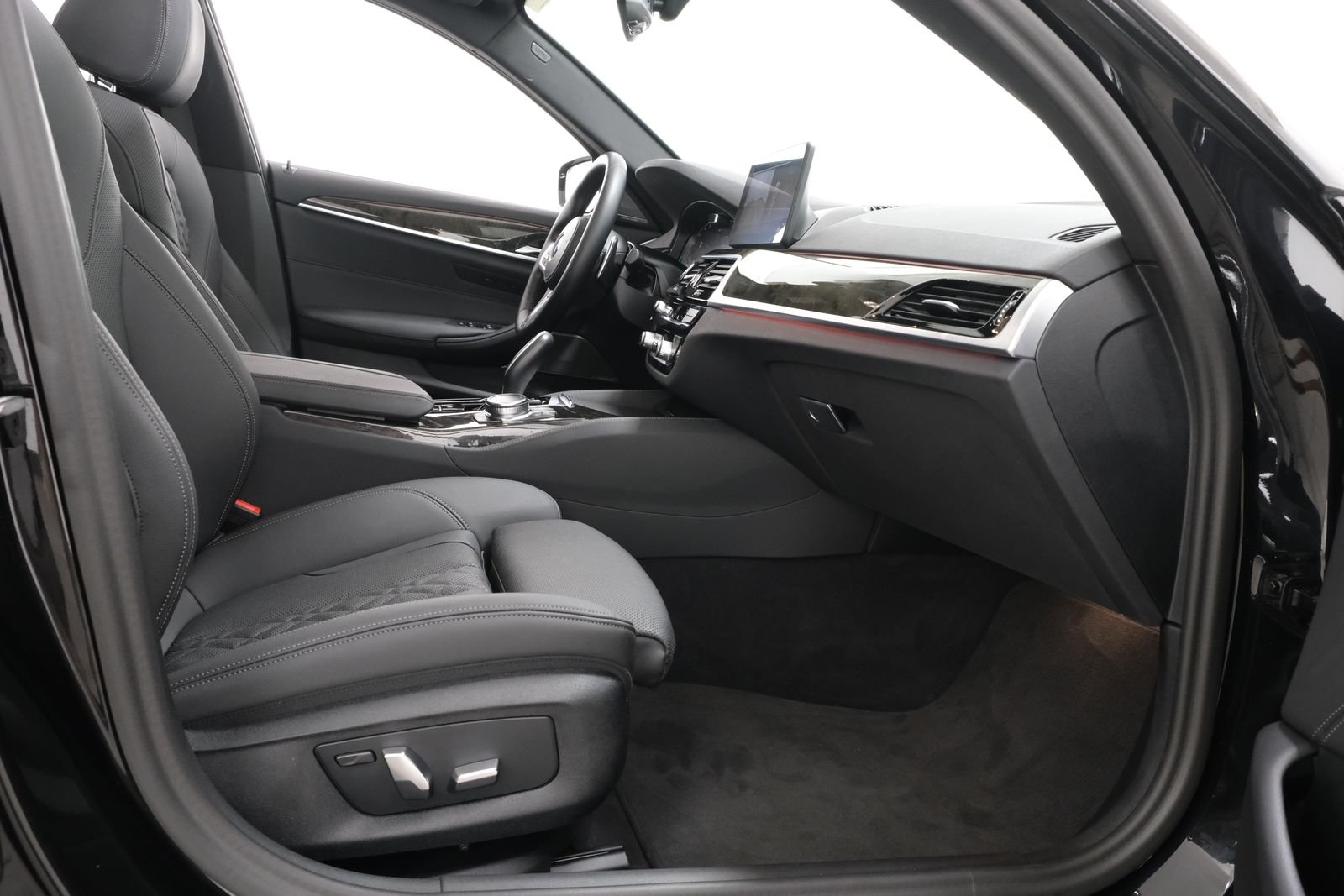 Used 2023 Black Sapphire Metallic BMW 540i xDrive image 41